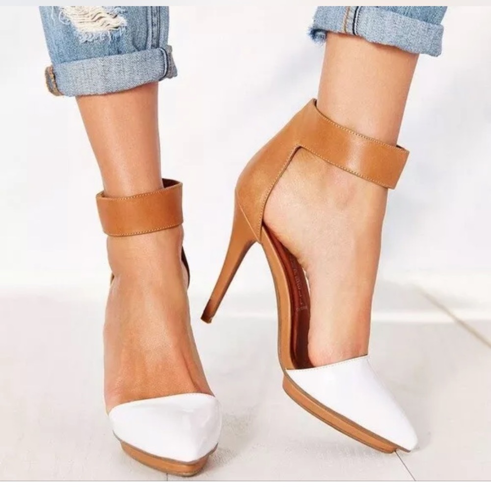 Jeffrey Campbell tan white solitaire heels 10